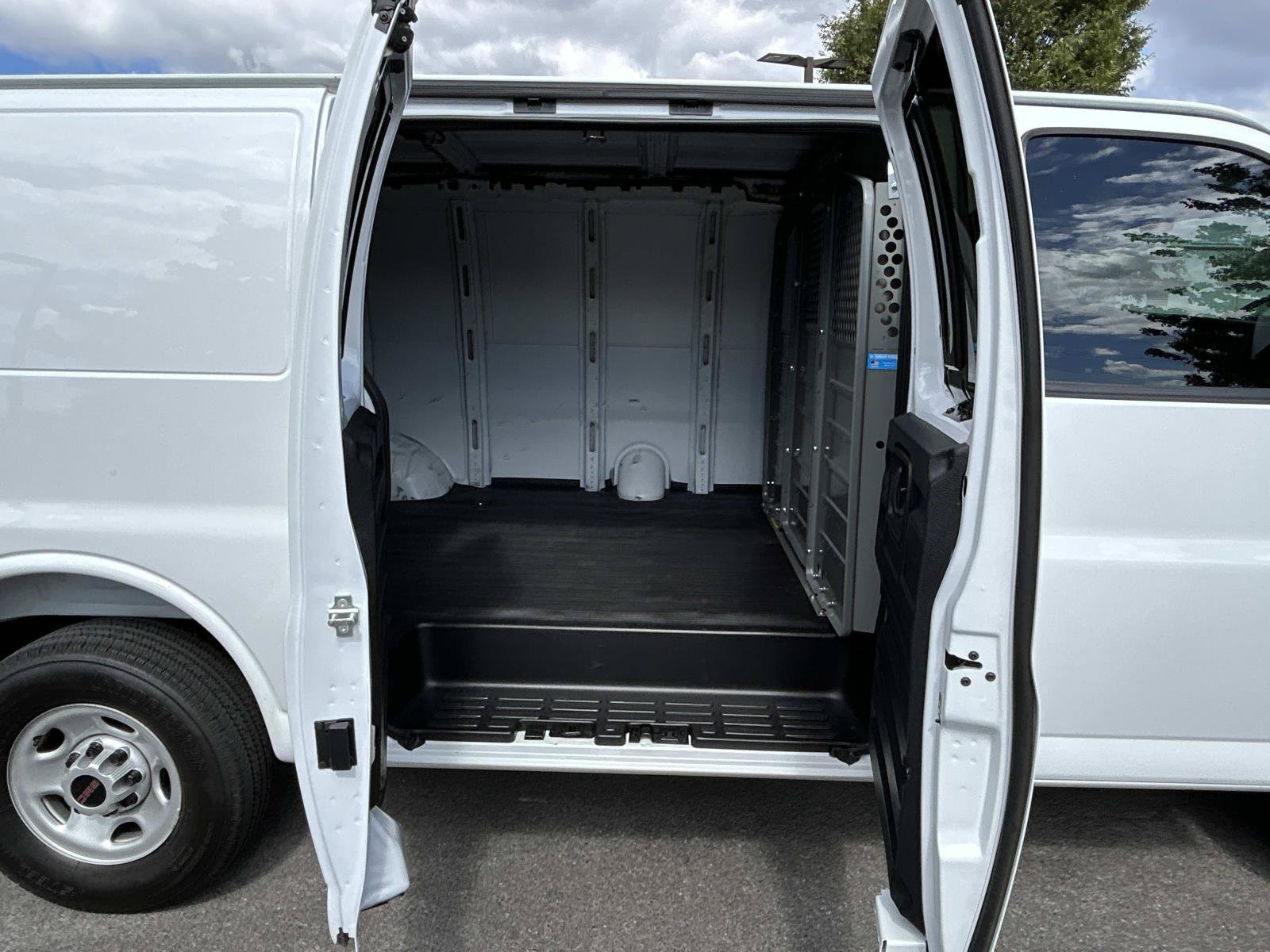 Used 2025 GMC Savana 2500 w/ Driver Convenience Package RWD image 22