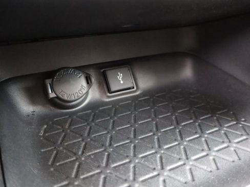 Used 2021 Toyota RAV4 XLE w/ Convenience Package image 21