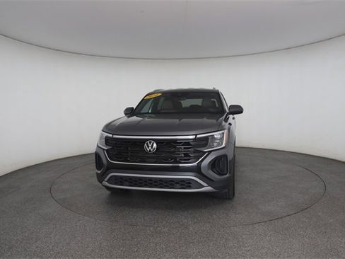 Used 2024 Volkswagen Atlas Cross Sport SE image 32