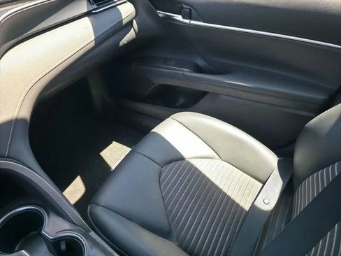 Used 2022 Toyota Camry SE w/ Convenience Package FWD image 31