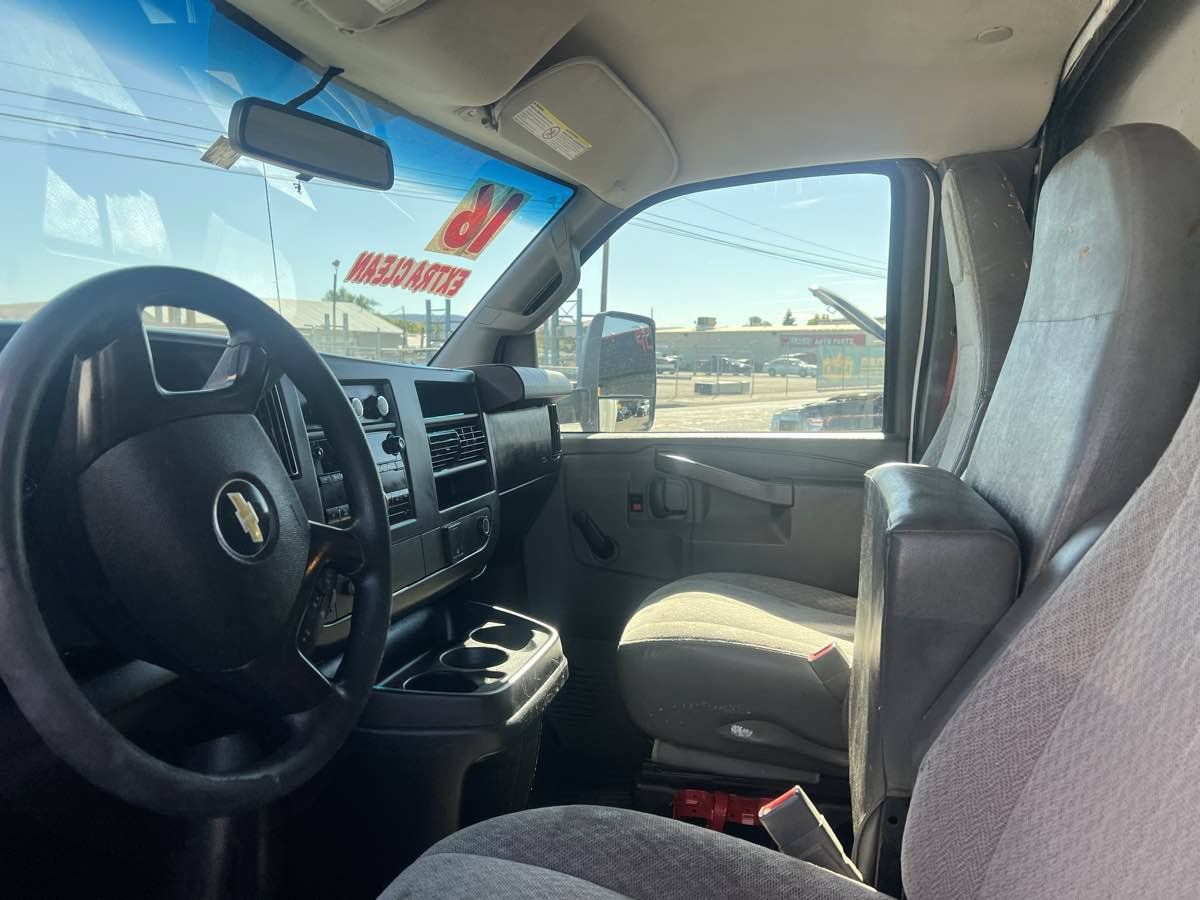 Used 2016 Chevrolet Express 3500 Extended RWD image 9