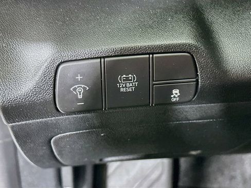 Used 2025 Hyundai Elantra SEL FWD image 13