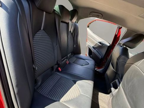 Used 2021 Toyota Camry SE image 12