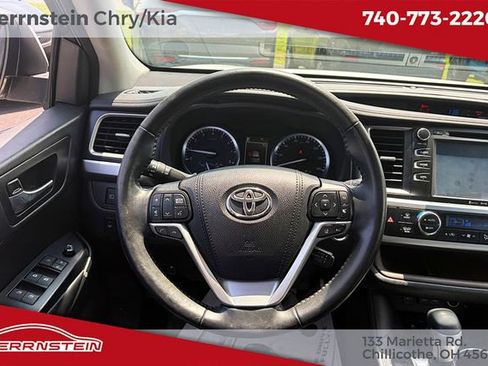 Used 2018 Toyota Highlander XLE FWD image 7