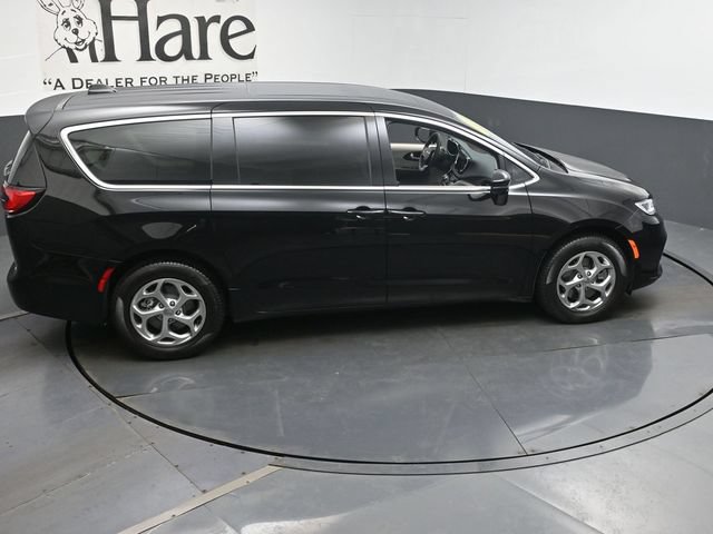 Used 2024 Chrysler Pacifica Limited AWD/4WD image 43