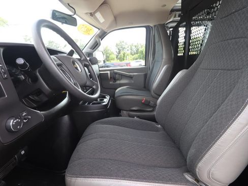 Used 2025 Chevrolet Express 2500 w/ Driver Convenience Package RWD image 2