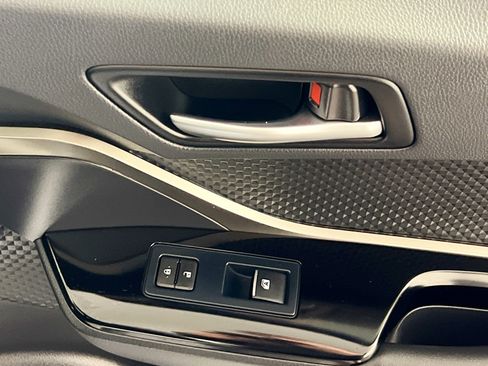 Used 2019 Toyota C-HR XLE image 31