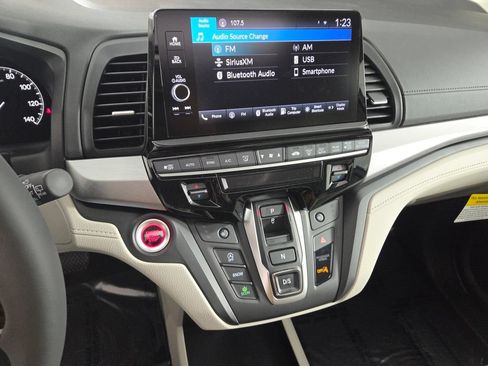 Used 2026 Honda Odyssey EX-L image 3