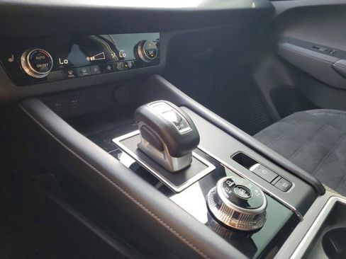 Used 2023 Mitsubishi Outlander SE image 28