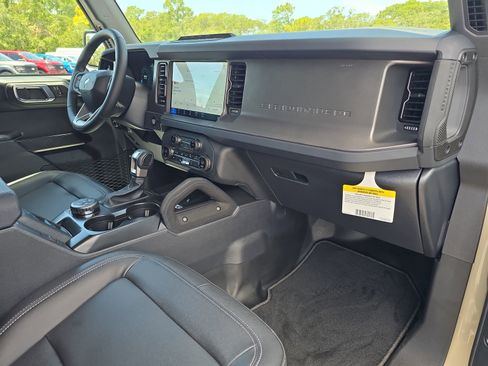 New 2025 Ford Bronco Badlands w/ Sasquatch Package AWD/4WD image 8