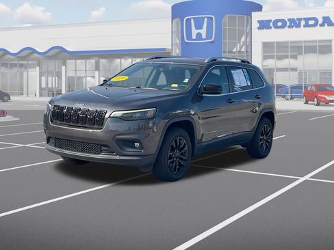 Used 2020 Jeep Cherokee Latitude Plus image 3