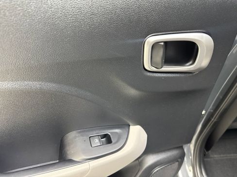 Used 2025 Hyundai Venue SEL FWD image 37