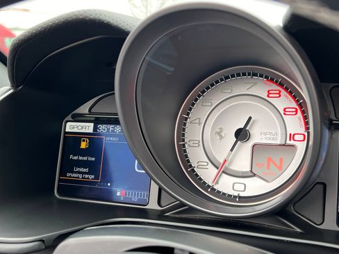 Used 2019 Ferrari Portofino RWD image 16