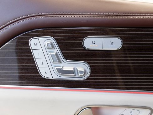 Used 2021 Mercedes-Benz Maybach GLS 600 4MATIC image 27