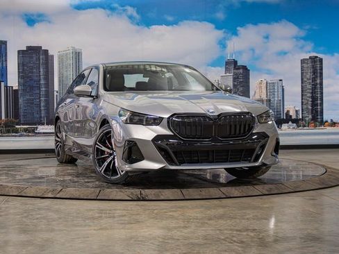 New 2026 BMW 550e xDrive w/ Premium Package image 1