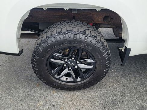 Used 2021 Chevrolet Silverado 1500 Custom Trail Boss AWD/4WD image 12