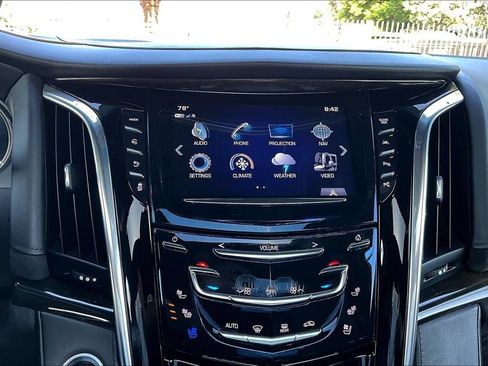 Used 2017 Cadillac Escalade Platinum AWD/4WD image 16