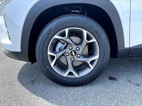 New 2026 Chevrolet Trax LT w/ Driver Confidence Package FWD image 7