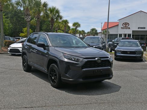 Used 2021 Toyota RAV4 LE AWD/4WD image 6
