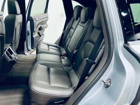 Used 2016 Porsche Cayenne S image 33