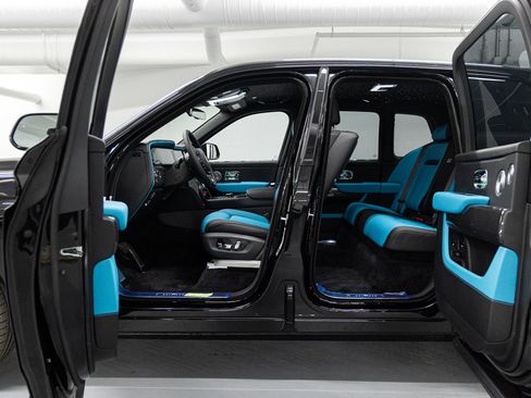 New 2026 Rolls-Royce Cullinan Black Badge image 25