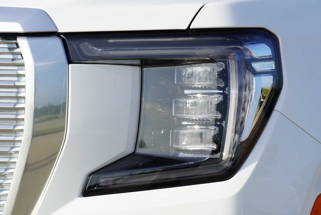 Used 2023 GMC Yukon Denali w/ Max Trailering Package AWD/4WD image 4