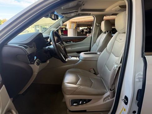 Used 2015 Cadillac Escalade Premium image 20