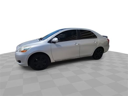 Used 2012 Toyota Yaris Sedan image 4