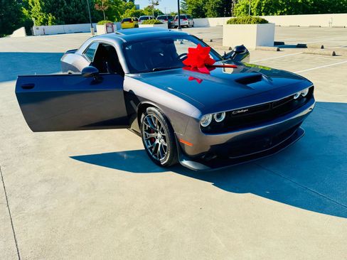 Used 2016 Dodge Challenger SRT w/ Technology Group image 44