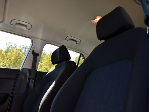 Used 2022 Hyundai Venue SE image 14