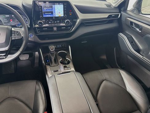 Used 2022 Toyota Highlander Limited FWD image 26