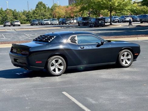 Used 2018 Dodge Challenger SXT image 8