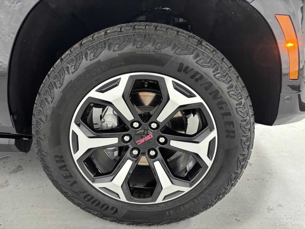 Used 2026 GMC Yukon XL AT4 w/ AT4 Premium Package AWD/4WD image 61