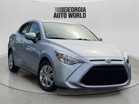 Used 2020 Toyota Yaris L FWD image 2