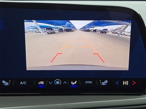 New 2026 Chevrolet Traverse LT image 9