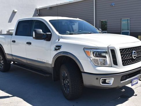 Used 2017 Nissan Titan PRO-4X AWD/4WD image 3