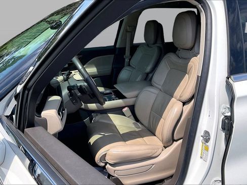 Used 2020 Lincoln Aviator Grand Touring w/ Equipment Group 302A AWD/4WD image 25