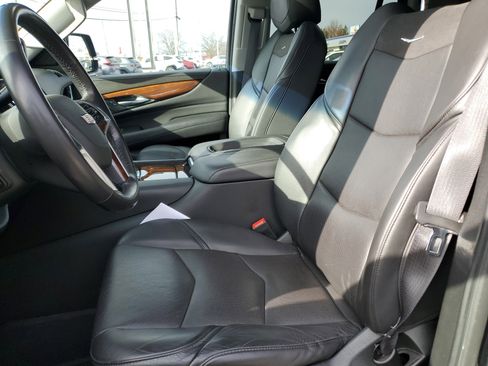 Used 2019 Cadillac Escalade Premium Luxury image 14