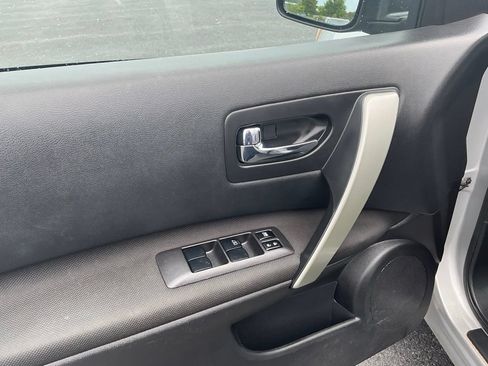 Used 2013 Nissan Rogue S AWD/4WD image 17