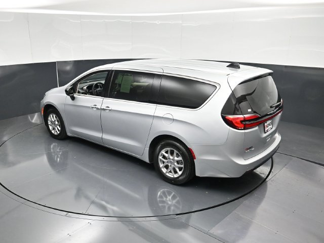 Used 2024 Chrysler Pacifica Touring-L FWD image 44