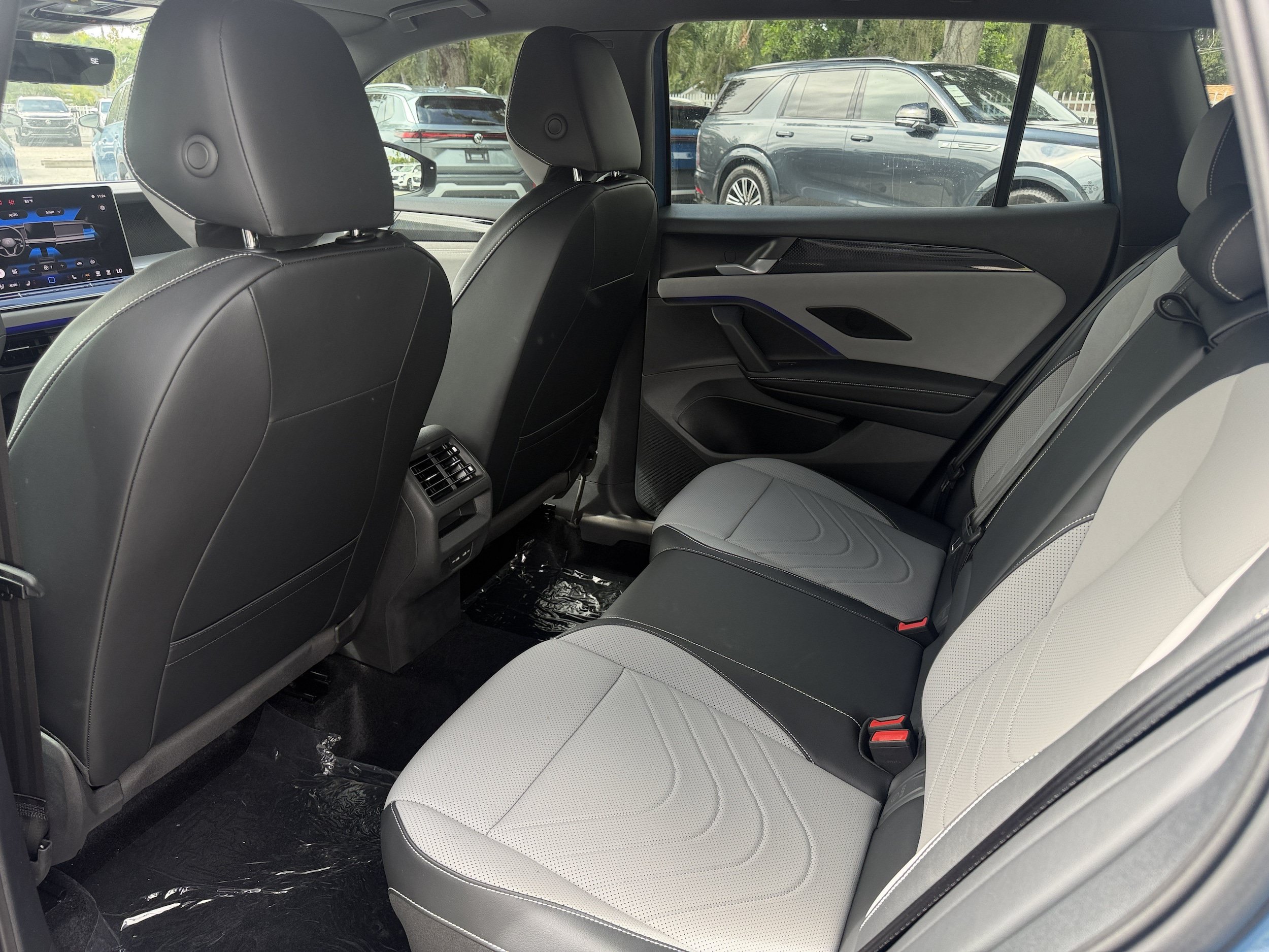 New 2026 Volkswagen Tiguan SE R-Line FWD image 18