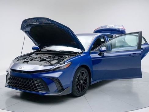 Used 2025 Toyota Camry SE FWD image 15