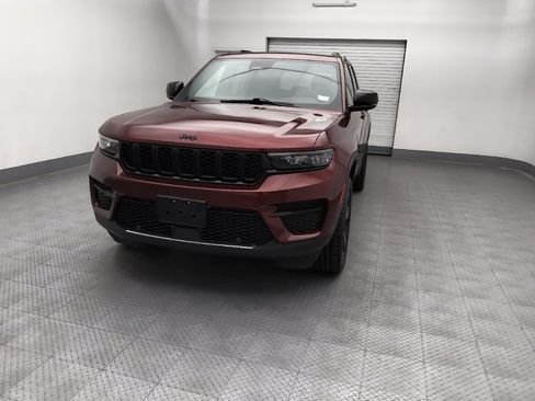 Used 2023 Jeep Grand Cherokee Altitude AWD/4WD image 15