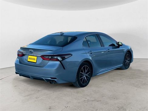 Used 2023 Toyota Camry SE w/ Cold Weather Package image 5