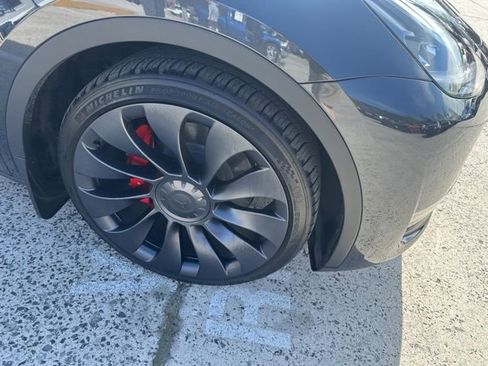 Used 2024 Tesla Model Y Performance image 7