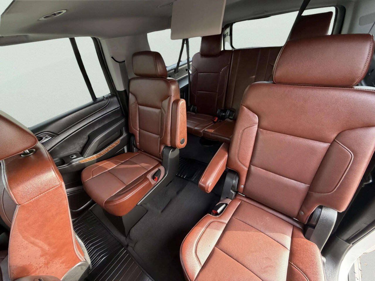 Used 2019 Chevrolet Suburban Premier w/ Premier Plus Edition AWD/4WD image 28