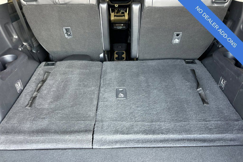 Used 2023 Toyota Highlander XLE AWD/4WD image 16