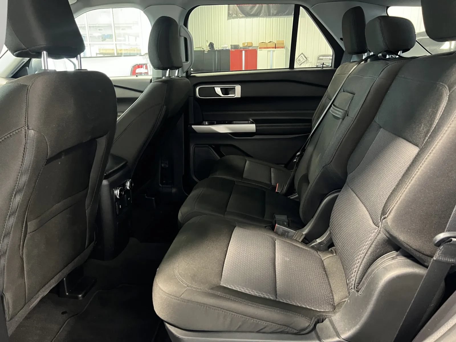 Used 2022 Ford Explorer XLT AWD/4WD image 32
