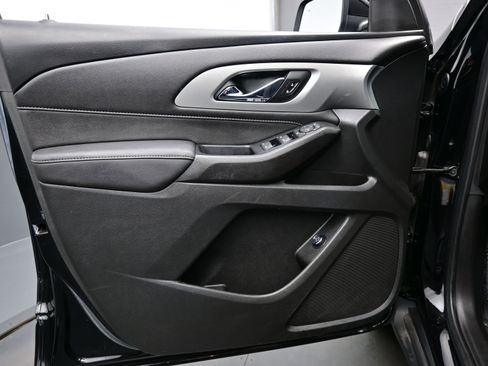 Used 2022 Chevrolet Traverse LT image 10