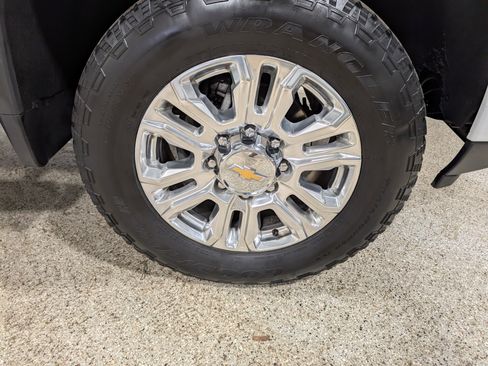 Used 2024 Chevrolet Silverado 3500 High Country w/ High Country Premium Package AWD/4WD image 15
